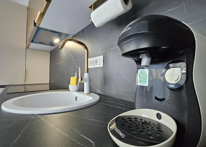 Evergreen Apartment4 *